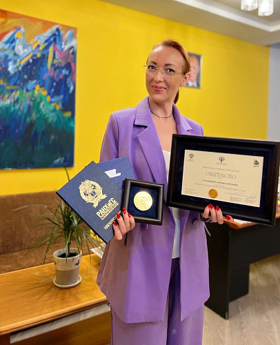 ЛЮБОВЬ АЛЕКСЕЕВНА КАЛМЫКОВА ПОЛУЧИЛА ДИПЛОМ ОБ УСПЕШНОМ ОКОНЧАНИИ ПРОГРАММЫ "ВЫСШАЯ ШКОЛА УПРАВЛЕНИЯ В СФЕРЕ КУЛЬТУРЫ"